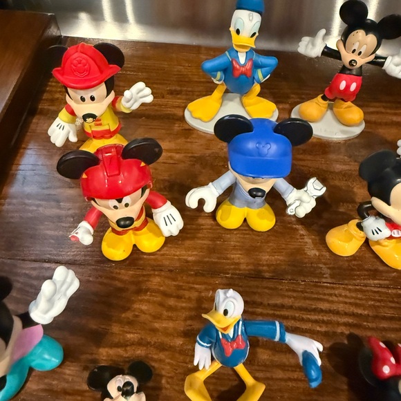 Lot of 45 Disney and Friends Figurines - Picture 3 of 16